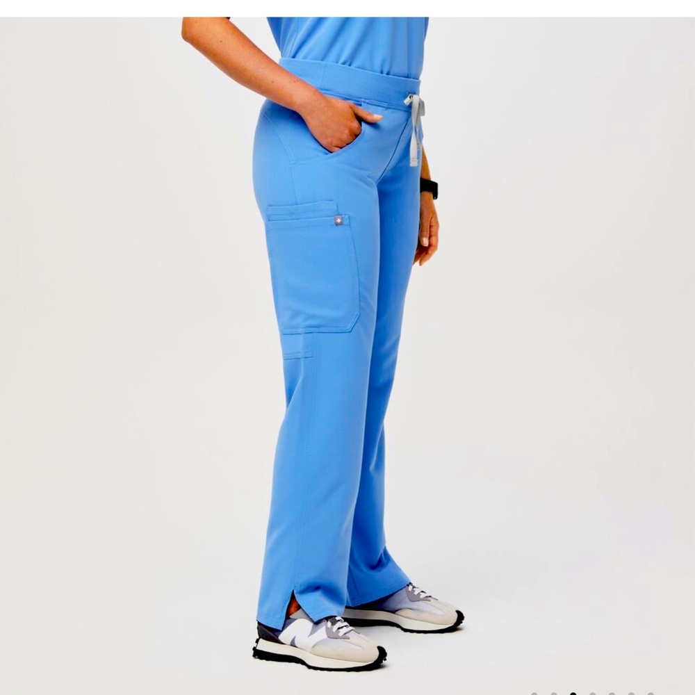 FIGS - NWT Kade Cargo Scrub Pants™